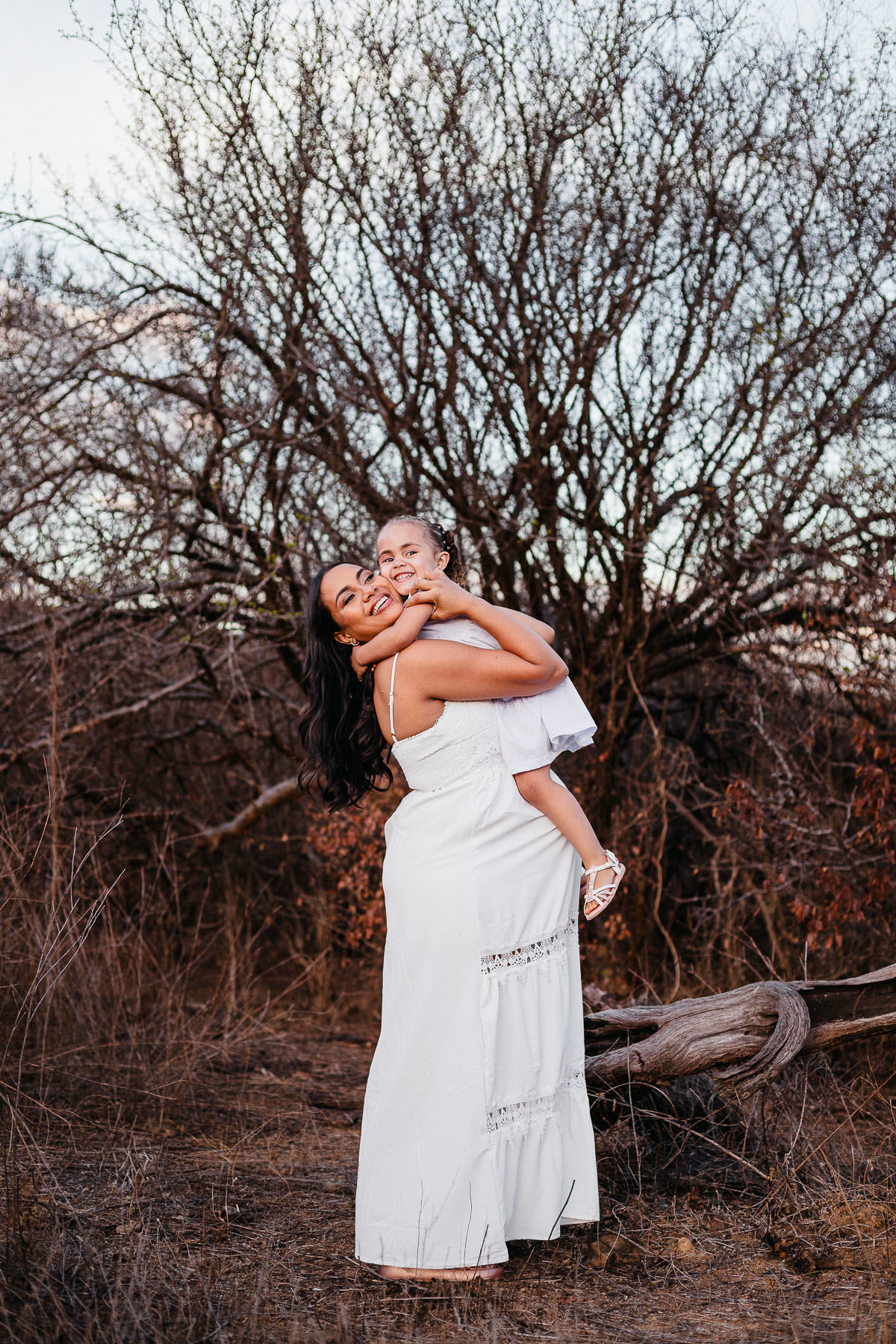 Ensaio de Gestante da Camila, Fotografado por Leandro Sales em Berilo, ensaio ao ar livre de família, chapada do norte
José Gonçalves de Minas, Francisco Badaró, Jenipapo de Minas, Araçuaí