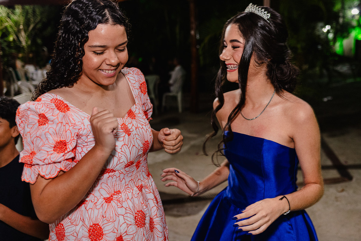 Festa de 15 anos da Lara Santos no espaço Uait em Araçuaí-MG, - Fotografado por Leandro Sales, fotografo de Berilo que atende, Chapada do Norte, Francisco Badaró, Jenipapo de Minas, José Gonçalves de Minas, Virgem da Lapa