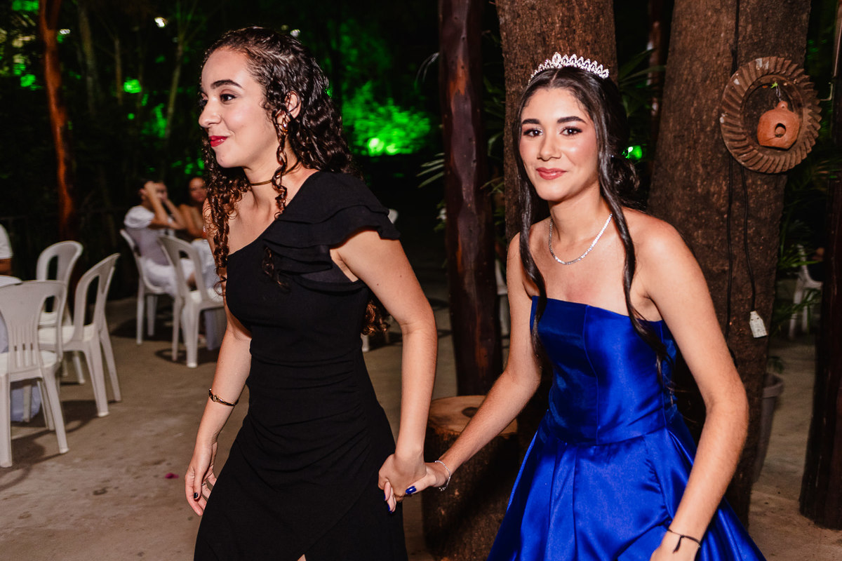 Festa de 15 anos da Lara Santos no espaço Uait em Araçuaí-MG, - Fotografado por Leandro Sales, fotografo de Berilo que atende, Chapada do Norte, Francisco Badaró, Jenipapo de Minas, José Gonçalves de Minas, Virgem da Lapa