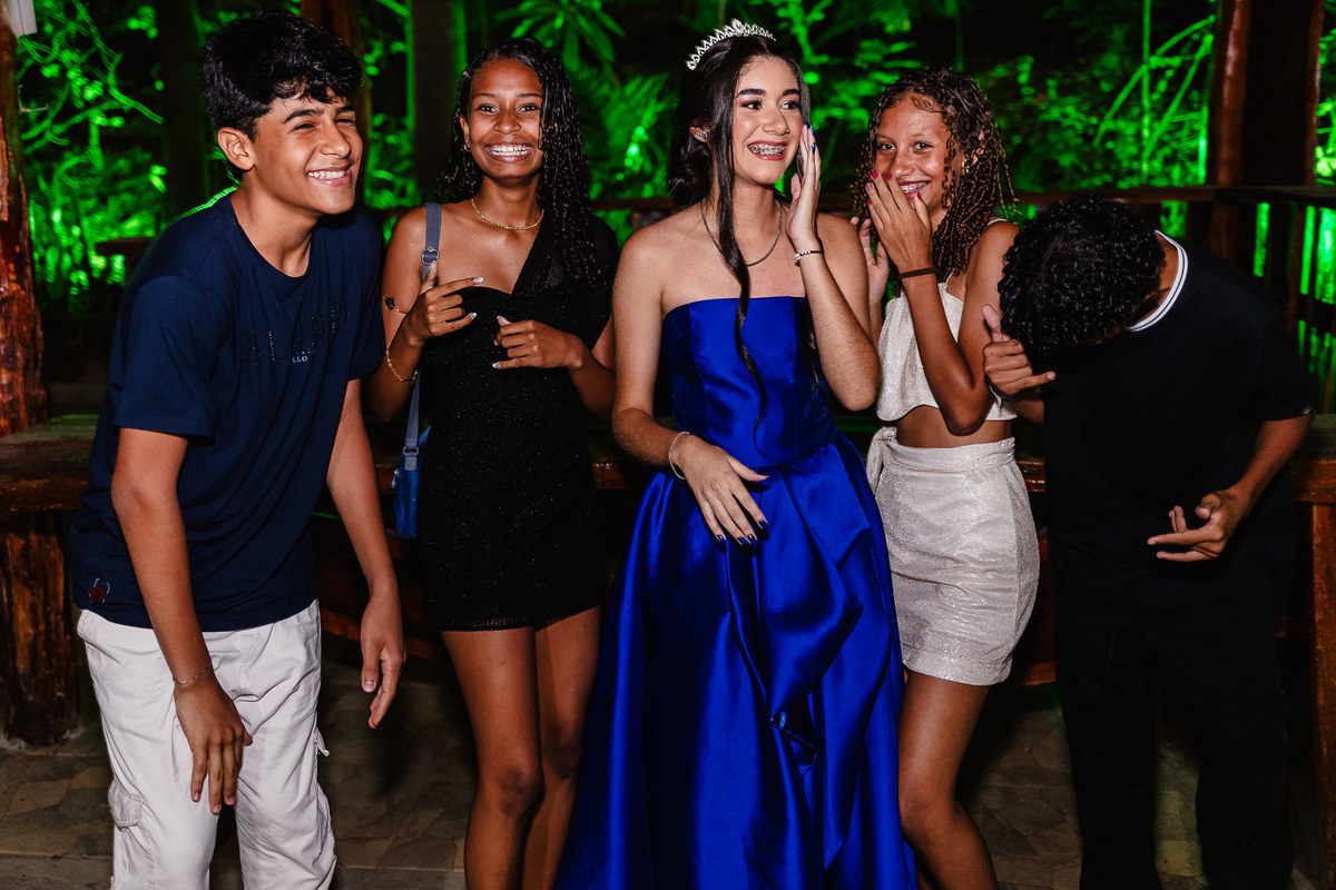 Festa de 15 anos da Lara Santos no espaço Uait em Araçuaí-MG, - Fotografado por Leandro Sales, fotografo de Berilo que atende, Chapada do Norte, Francisco Badaró, Jenipapo de Minas, José Gonçalves de Minas, Virgem da Lapa