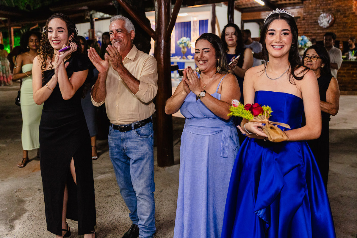 Festa de 15 anos da Lara Santos no espaço Uait em Araçuaí-MG, - Fotografado por Leandro Sales, fotografo de Berilo que atende, Chapada do Norte, Francisco Badaró, Jenipapo de Minas, José Gonçalves de Minas, Virgem da Lapa