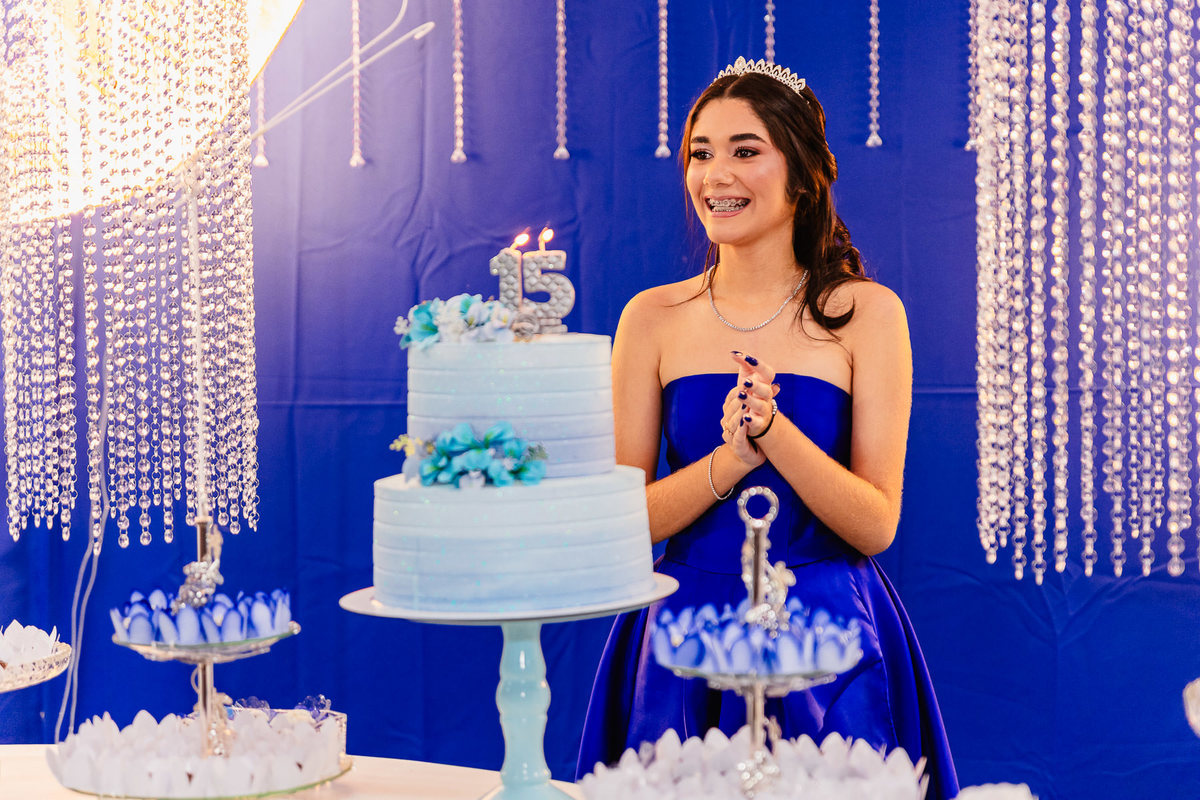 Festa de 15 anos da Lara Santos no espaço Uait em Araçuaí-MG, - Fotografado por Leandro Sales, fotografo de Berilo que atende, Chapada do Norte, Francisco Badaró, Jenipapo de Minas, José Gonçalves de Minas, Virgem da Lapa