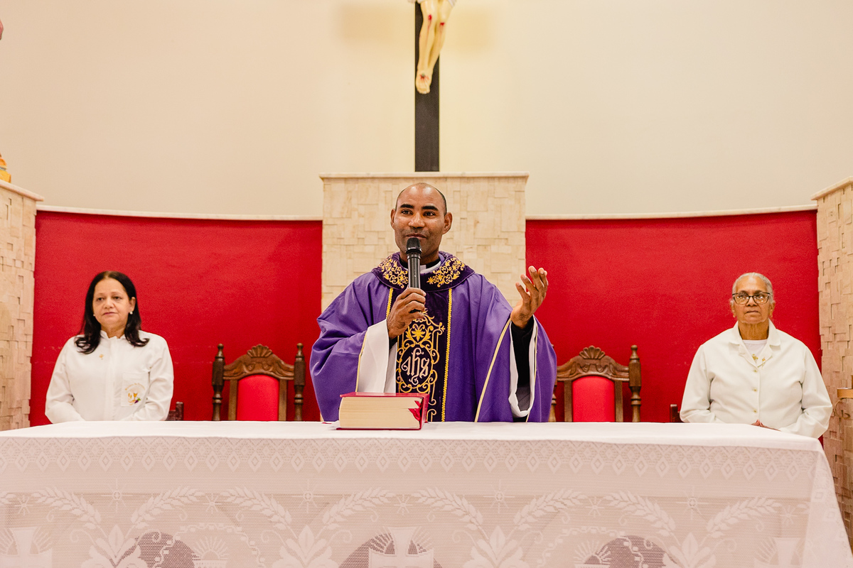 Bodas de Ouro de Nenem e Nenzinha, realizado em Jenipapo de Minas na Igreja Matriz, Fotógrafo Leandro Sales, 50 anos de cassados.
Francisco Badaró
José Gonçalves de Minas
Araçuaí
Chapada do Norte
Berilo
