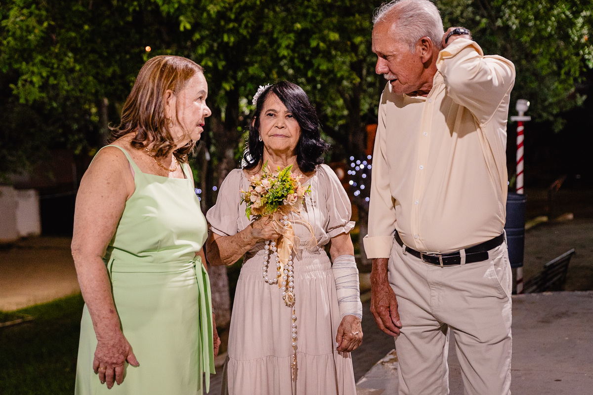 Bodas de Ouro de Nenem e Nenzinha, realizado em Jenipapo de Minas na Igreja Matriz, Fotógrafo Leandro Sales, 50 anos de cassados.
Francisco Badaró
José Gonçalves de Minas
Araçuaí
Chapada do Norte
Berilo
