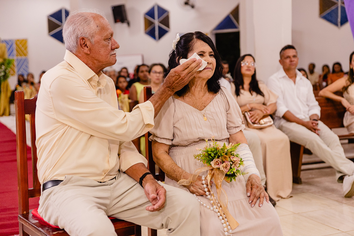 Bodas de Ouro de Nenem e Nenzinha, realizado em Jenipapo de Minas na Igreja Matriz, Fotógrafo Leandro Sales, 50 anos de cassados.
Francisco Badaró
José Gonçalves de Minas
Araçuaí
Chapada do Norte
Berilo