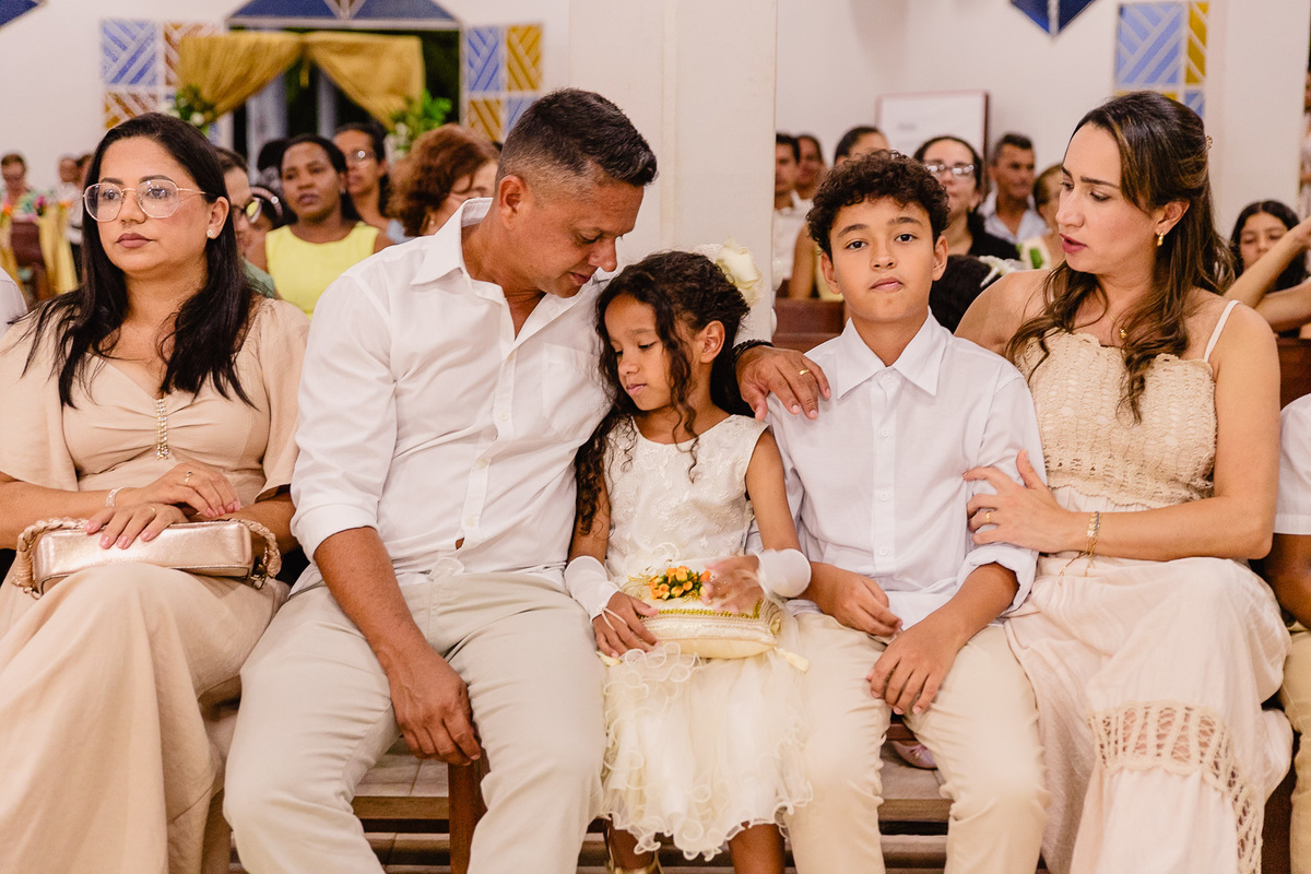 Bodas de Ouro de Nenem e Nenzinha, realizado em Jenipapo de Minas na Igreja Matriz, Fotógrafo Leandro Sales, 50 anos de cassados.
Francisco Badaró
José Gonçalves de Minas
Araçuaí
Chapada do Norte
Berilo