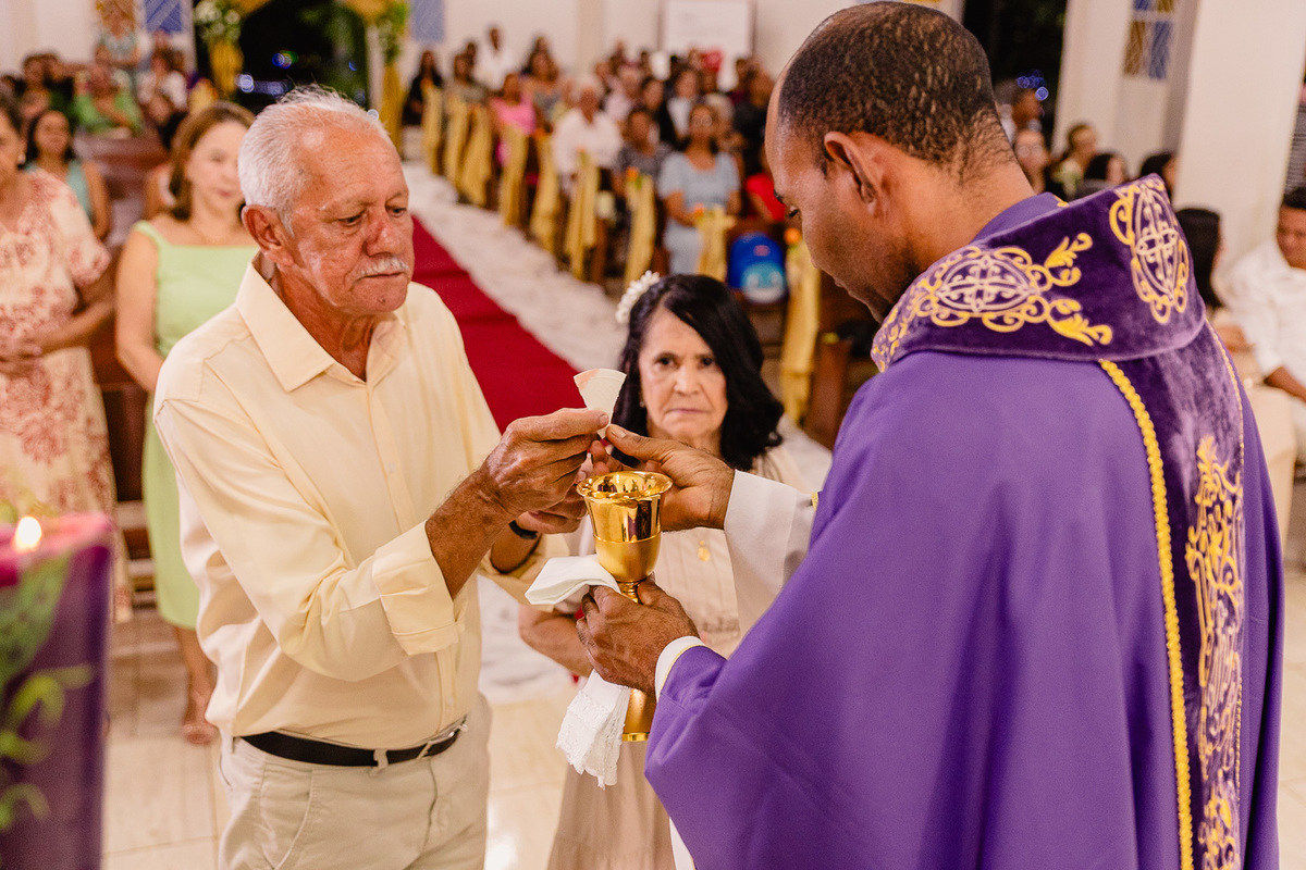 Bodas de Ouro de Nenem e Nenzinha, realizado em Jenipapo de Minas na Igreja Matriz, Fotógrafo Leandro Sales, 50 anos de cassados.
Francisco Badaró
José Gonçalves de Minas
Araçuaí
Chapada do Norte
Berilo
