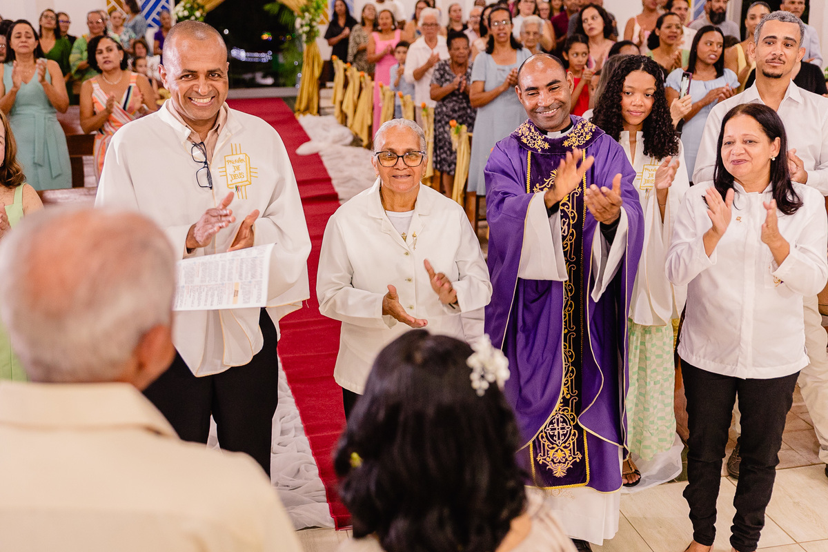 Bodas de Ouro de Nenem e Nenzinha, realizado em Jenipapo de Minas na Igreja Matriz, Fotógrafo Leandro Sales, 50 anos de cassados.
Francisco Badaró
José Gonçalves de Minas
Araçuaí
Chapada do Norte
Berilo