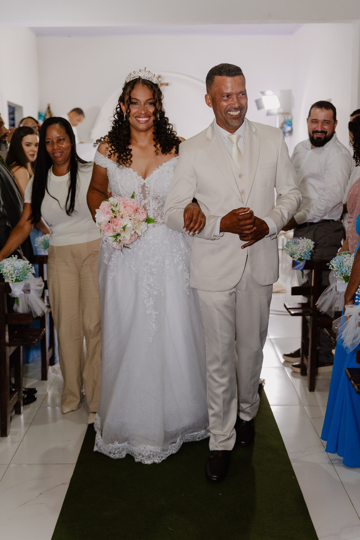 Casamento do Nilson e Daiana na comunidade de Morrinhos em Berilo MG, Fotografo Leandro Sales, Cerimonia de casamento.
Lelivéldia, Alto bravo, José Gonçalves de Minas, Jenipapo de Minas, Francisco Badaró, Chapada do Norte.