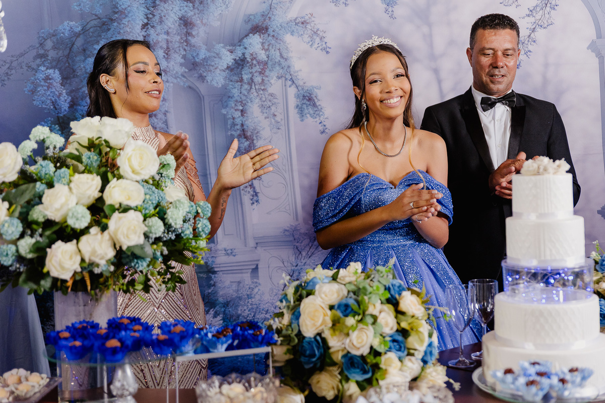 Festa de debutante da Ana Beatriz na cidade de Francisco Badaró, fotógrafo Leandro Sales, na Sede do Esplanada com Dj François.
Berilo
Chapada do Norte
Jenipapo de MInas
José Gonçalves de Minas
Araçuaí