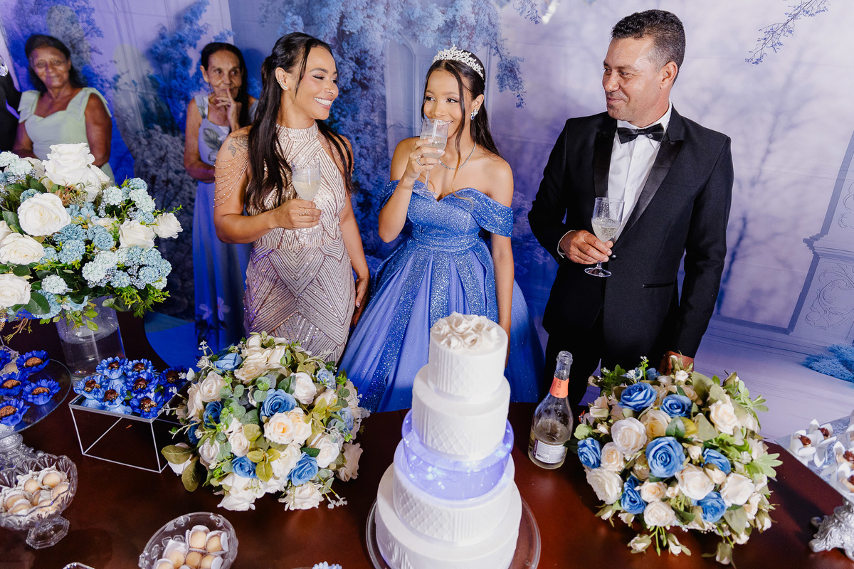 Festa de debutante da Ana Beatriz na cidade de Francisco Badaró, fotógrafo Leandro Sales, na Sede do Esplanada com Dj François.
Berilo
Chapada do Norte
Jenipapo de MInas
José Gonçalves de Minas
Araçuaí