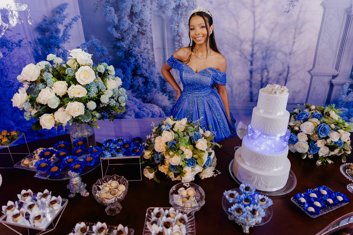 Festa de debutante da Ana Beatriz na cidade de Francisco Badaró, fotógrafo Leandro Sales, na Sede do Esplanada com Dj François.
Berilo
Chapada do Norte
Jenipapo de MInas
José Gonçalves de Minas
Araçuaí