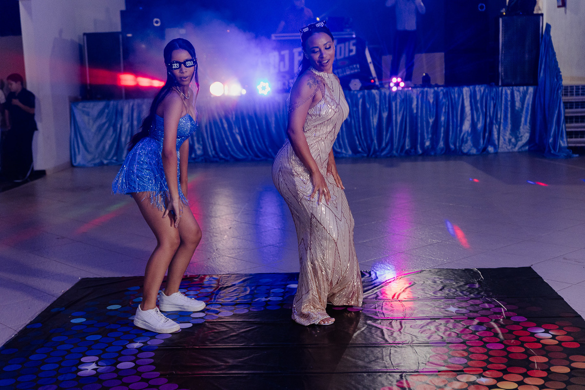 Festa de debutante da Ana Beatriz na cidade de Francisco Badaró, fotógrafo Leandro Sales, na Sede do Esplanada com Dj François.
Berilo
Chapada do Norte
Jenipapo de MInas
José Gonçalves de Minas
Araçuaí
