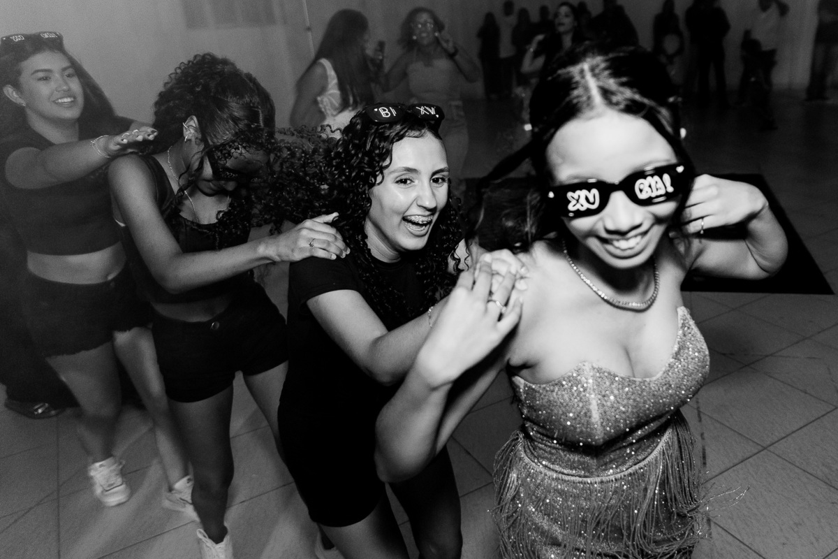 Festa de debutante da Ana Beatriz na cidade de Francisco Badaró, fotógrafo Leandro Sales, na Sede do Esplanada com Dj François.
Berilo
Chapada do Norte
Jenipapo de MInas
José Gonçalves de Minas
Araçuaí