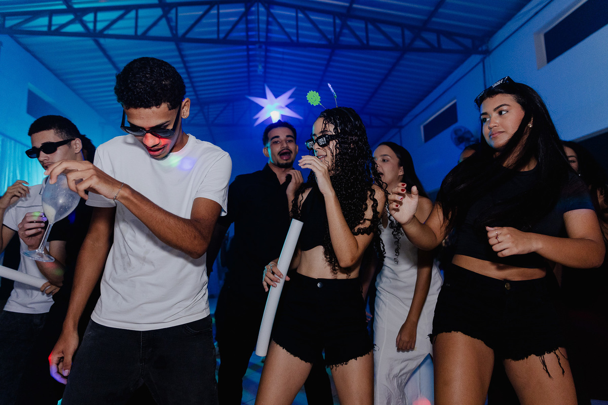 Festa de debutante da Ana Beatriz na cidade de Francisco Badaró, fotógrafo Leandro Sales, na Sede do Esplanada com Dj François.
Berilo
Chapada do Norte
Jenipapo de MInas
José Gonçalves de Minas
Araçuaí