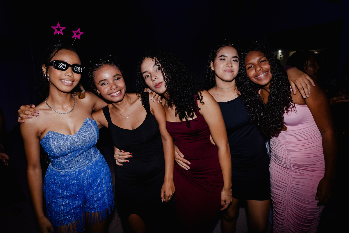 Festa de debutante da Ana Beatriz na cidade de Francisco Badaró, fotógrafo Leandro Sales, na Sede do Esplanada com Dj François.
Berilo
Chapada do Norte
Jenipapo de MInas
José Gonçalves de Minas
Araçuaí