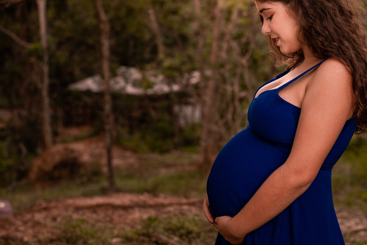 ensaio-gestante-do-fotografo-leandro-sales-fotografias-ao-ar-livre-em-berilo-mg