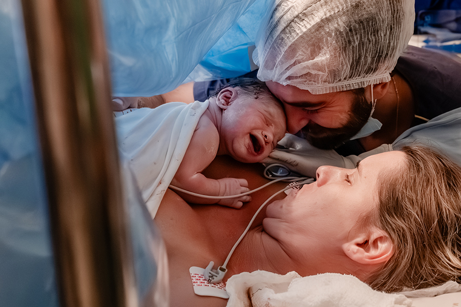 fotografia de parto do nascimento da Maya na maternidade Rede D'Or São Luiz Morumbi na cidade de Sâo Paulo