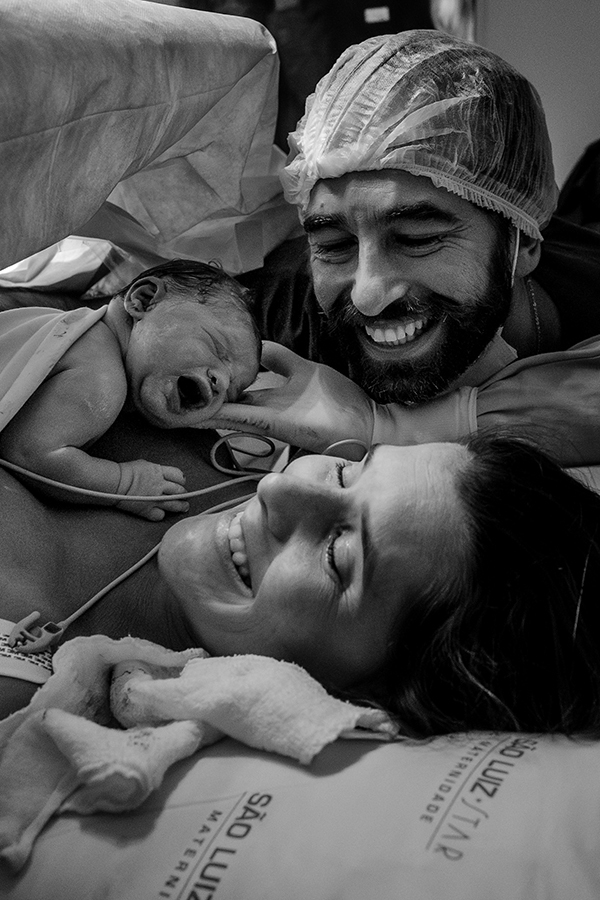 fotografia de parto do nascimento da Maya na maternidade Rede D'Or São Luiz Morumbi na cidade de Sâo Paulo