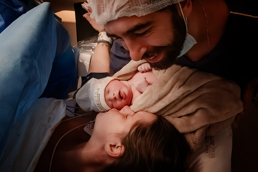 fotografia de parto do nascimento da Maya na maternidade Rede D'Or São Luiz Morumbi na cidade de Sâo Paulo