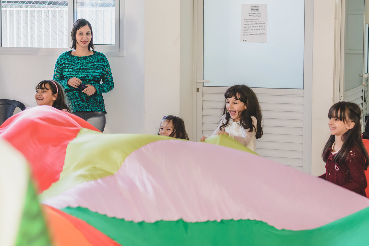 Fotografia dos crianças brincando durante o aniversário infantil de 5 anos da Ana Julia em São Paulo - Cia P&B - Fotografia