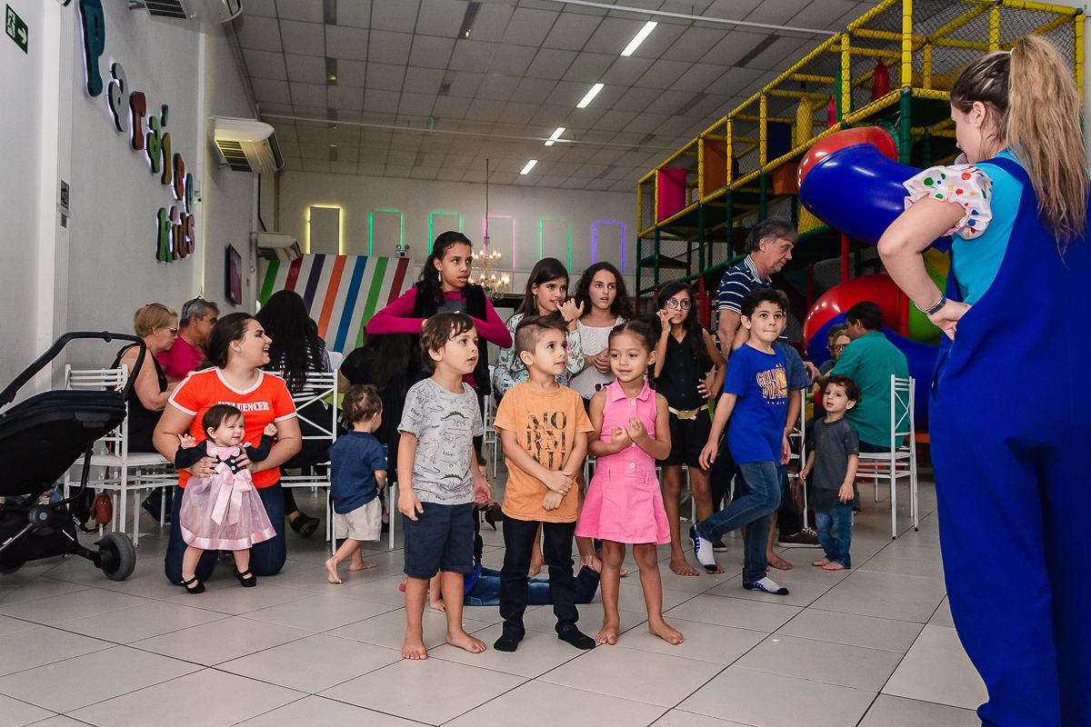 criançada brincando com o Bita, mundo bita, no buffet Paraíso Kids II, na cidade de Praia Grande, estado de São Paulo 