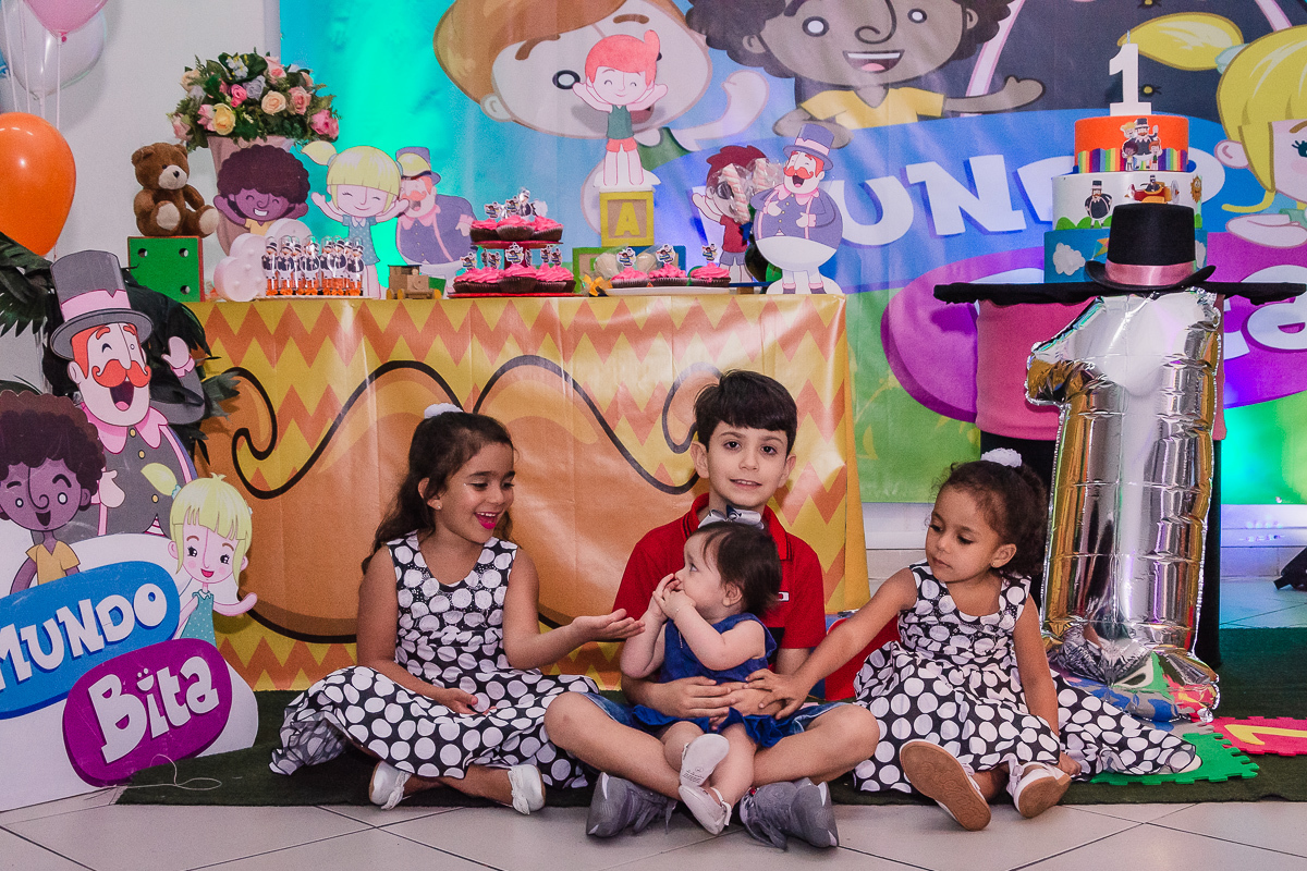 aniversariante e seus primos, mundo bita, no buffet Paraíso Kids II, na cidade de Praia Grande, estado de São Paulo 