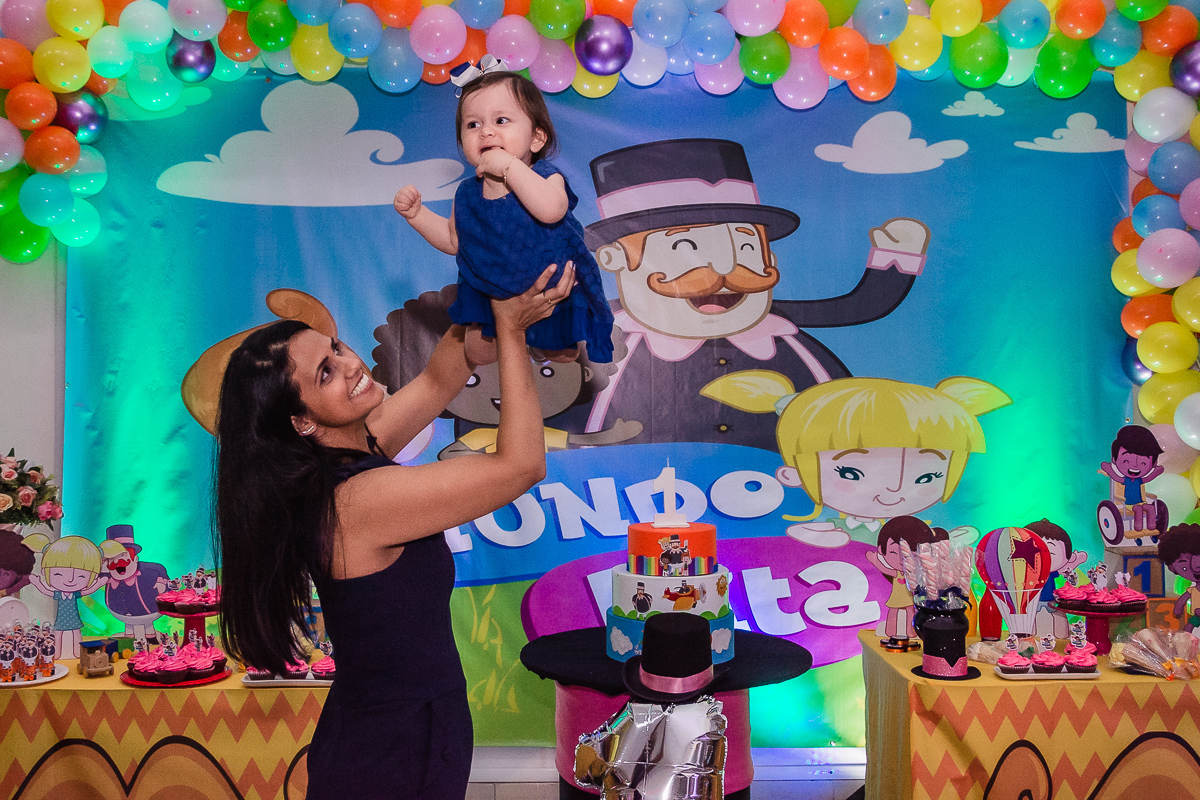 Comemorando com a mamãe meu primeiro aninho, mundo bita, no buffet Paraíso Kids II, na cidade de Praia Grande, estado de São Paulo 