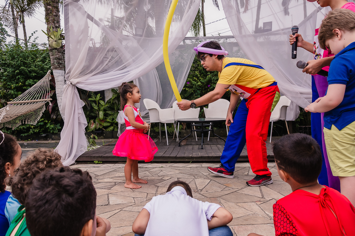 Apresentação de circo no buffet Beleléu, na cidade de praia grande, no estado de são paulo