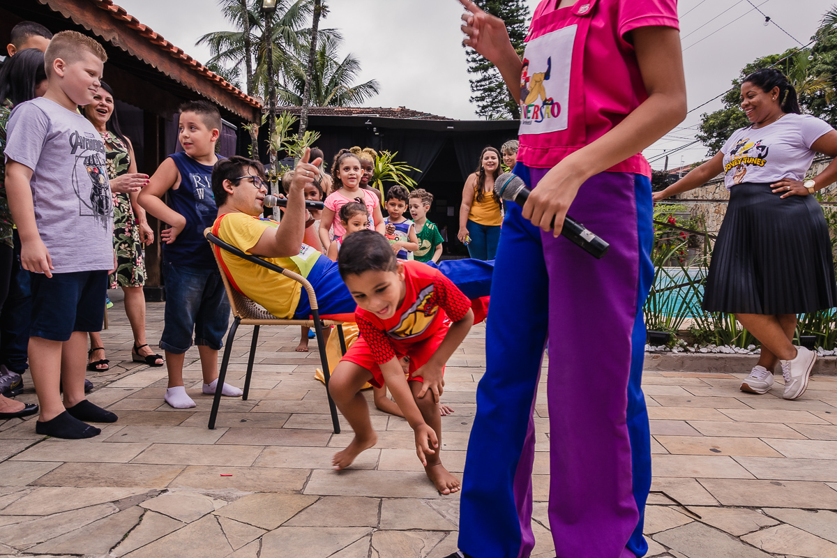 Aniversariante no buffet Beleléu, na cidade de praia grande, no estado de são paulo