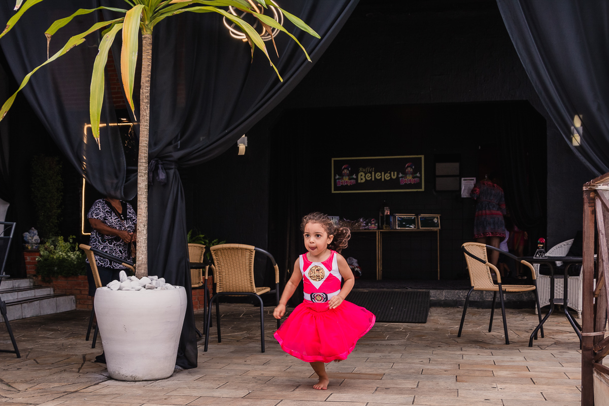 Aniversariante de power rangers no buffet Beleléu, na cidade de praia grande, no estado de são paulo
