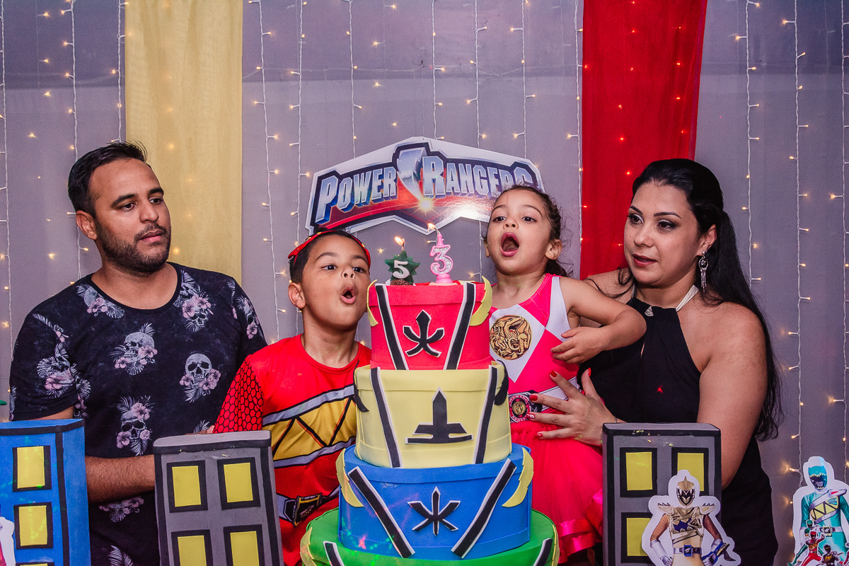 MEsa decorativa de aniversário infantil, tema power rangers,no buffet Beleléu, na cidade de praia grande, no estado de são paulo