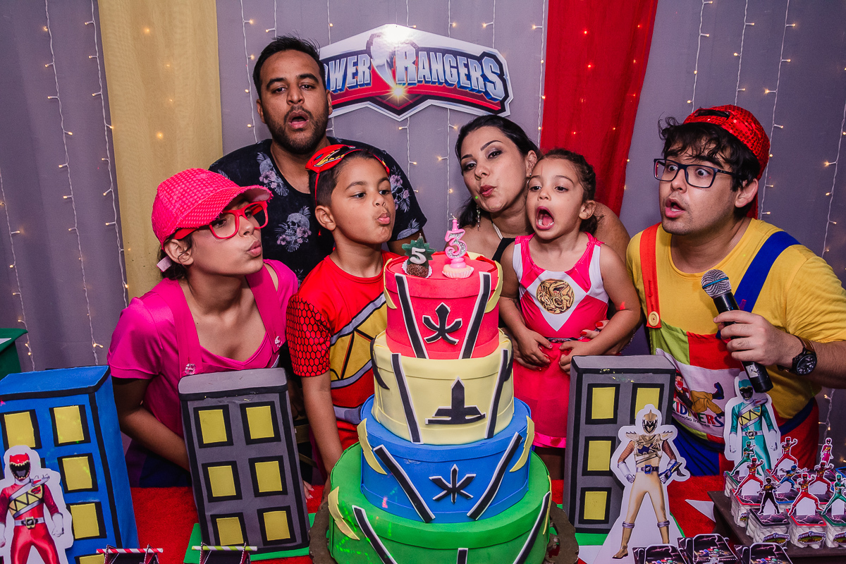 Hora do parabéns, no buffet Beleléu, na cidade de praia grande, no estado de são paulo