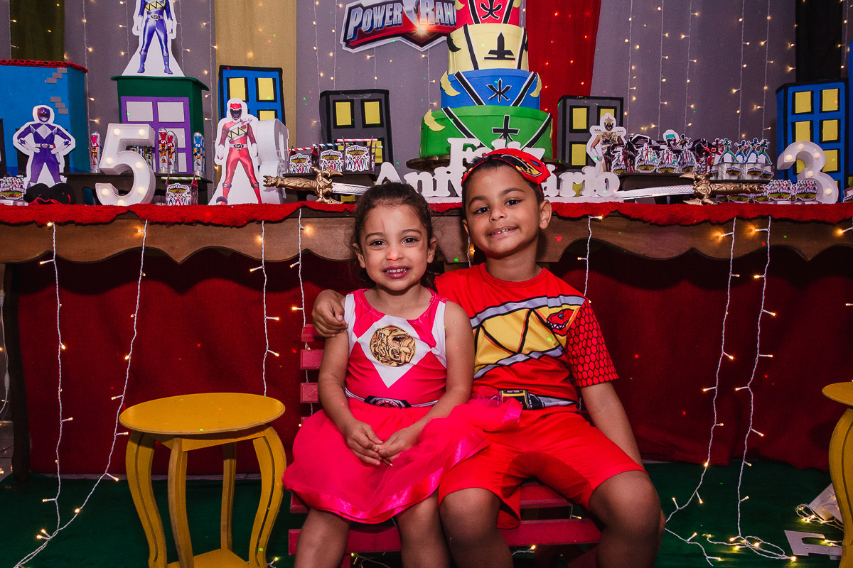 Aniversariante de power rangers, no buffet Beleléu, na cidade de praia grande, no estado de são paulo