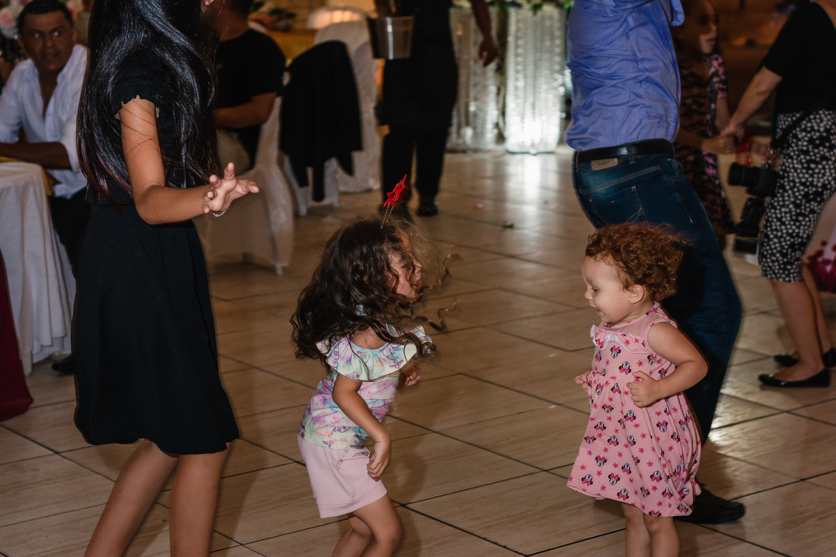 crianças no casamento, Salão de festas Susi, na cidade de Praia Grande, no estado de São Paulo