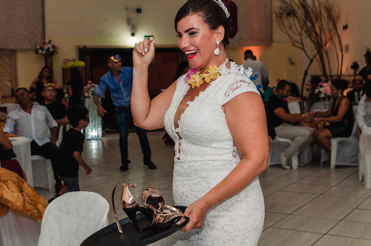 Noiva com sapatinho, Salão de festas Susi, na cidade de Praia Grande, no estado de São Paulo