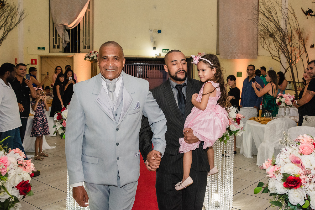 Entrada do noivo no Salão de festas Susi, na cidade de Praia Grande, no estado de São Paulo