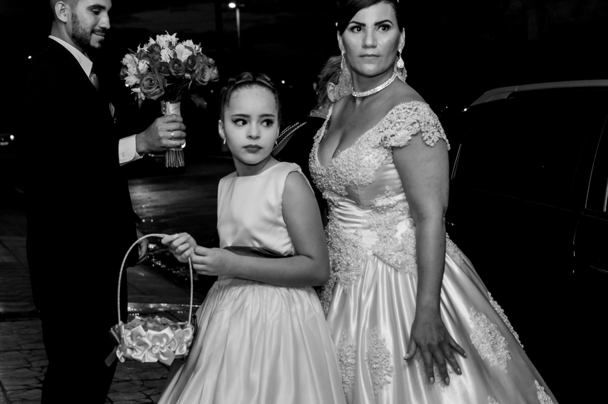 vestido de noiva durante o making of daMaking of noiva, na cidade de Praia Grande, no estado de São Paulo noiva, na cidade de Praia Grande, no estado de São Paulo