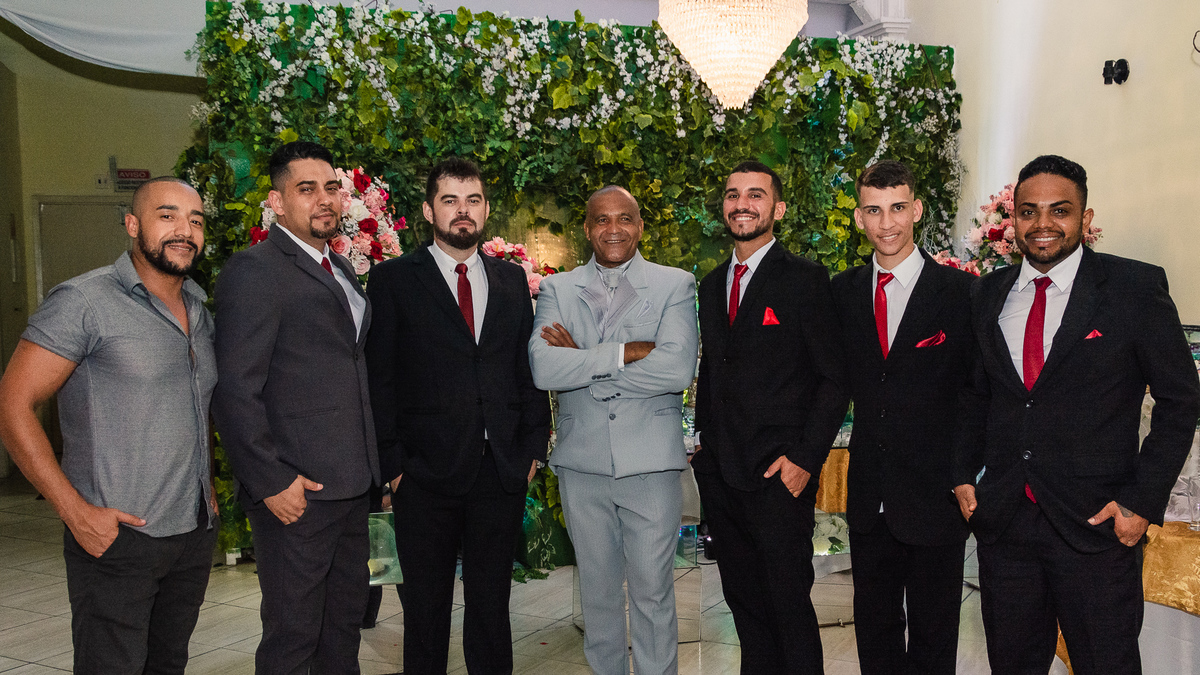 Noivo e padrinho de casamentos, Salão de festas Susi, na cidade de Praia Grande, no estado de São Paulo