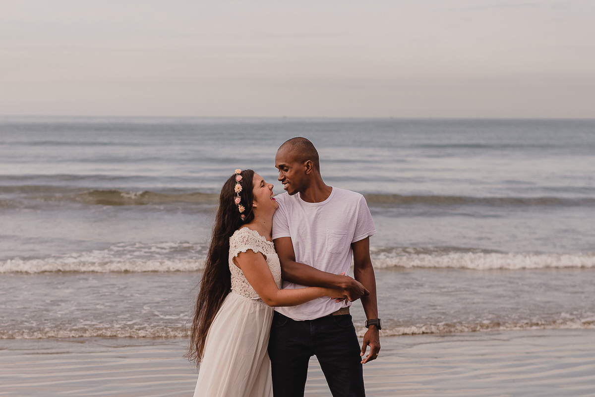 Ensaio na praia  na cidade de Praia Grande, no estado de São Paulo