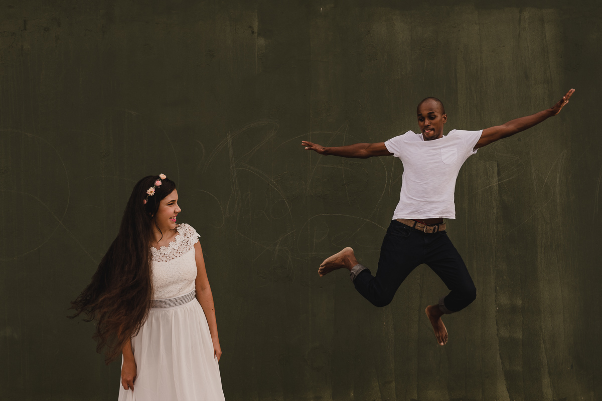 Fotos de casal na praia,  na cidade de Praia Grande, no estado de São Paulo