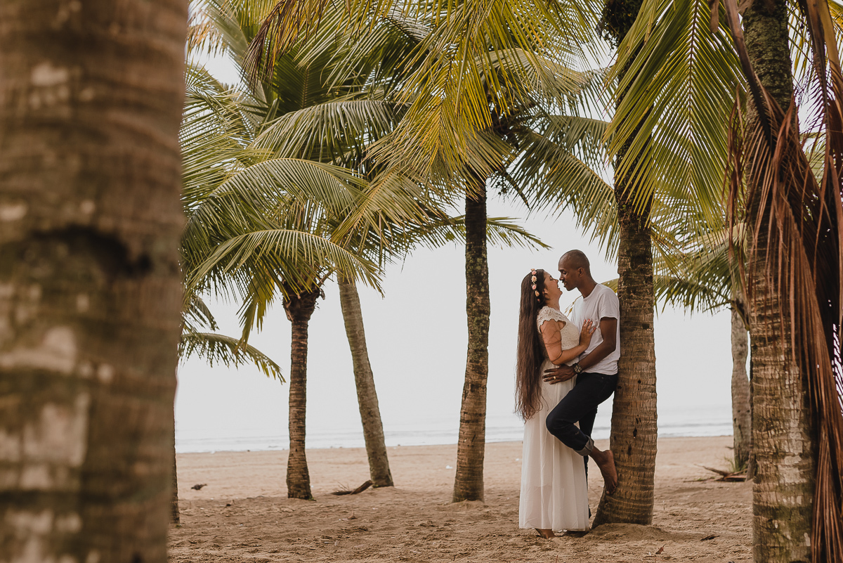 Sessão de fotos na praia,  na cidade de Praia Grande, no estado de São Paulo