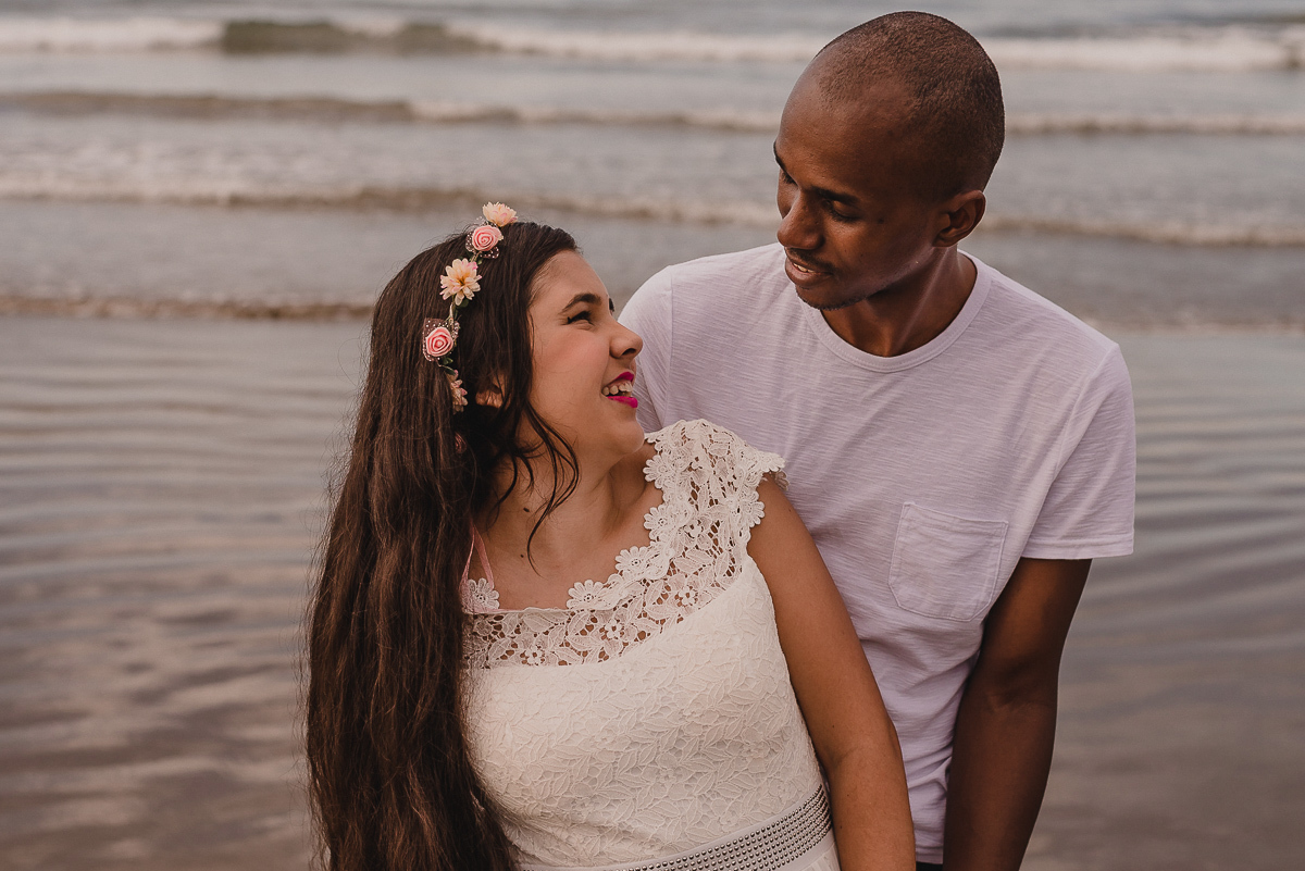 Ensaio Pré Wedding na praia,  na cidade de Praia Grande, no estado de São Paulo