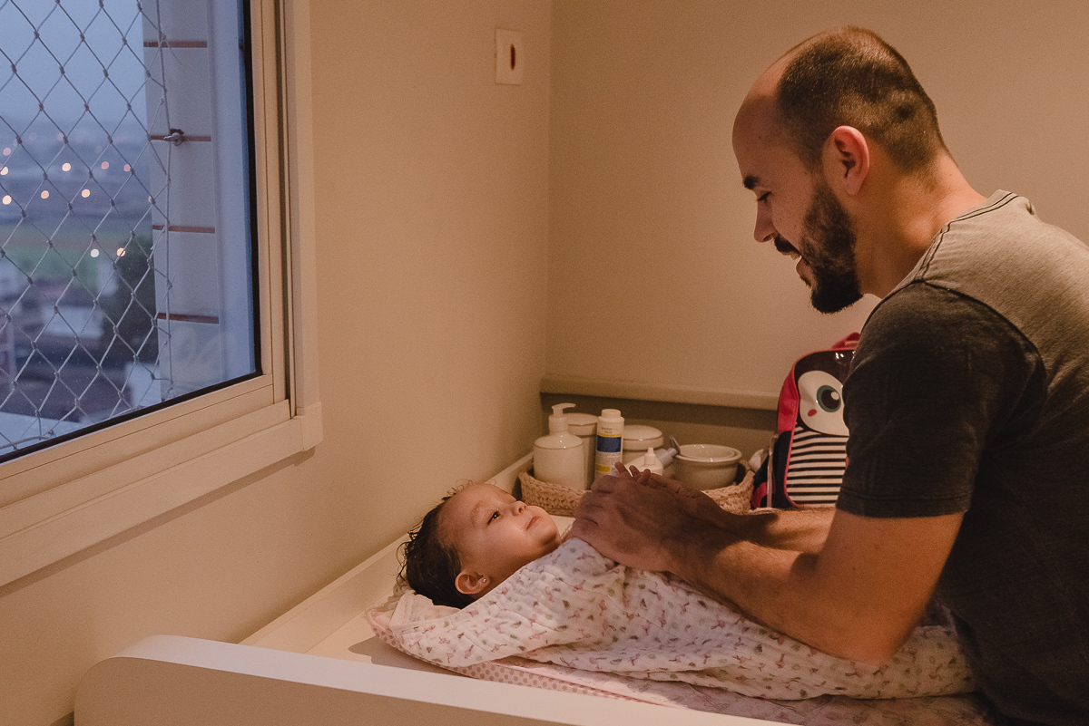 No aconchego do papai, documental de família  na cidade de Praia Grande, no estado de São Paulo