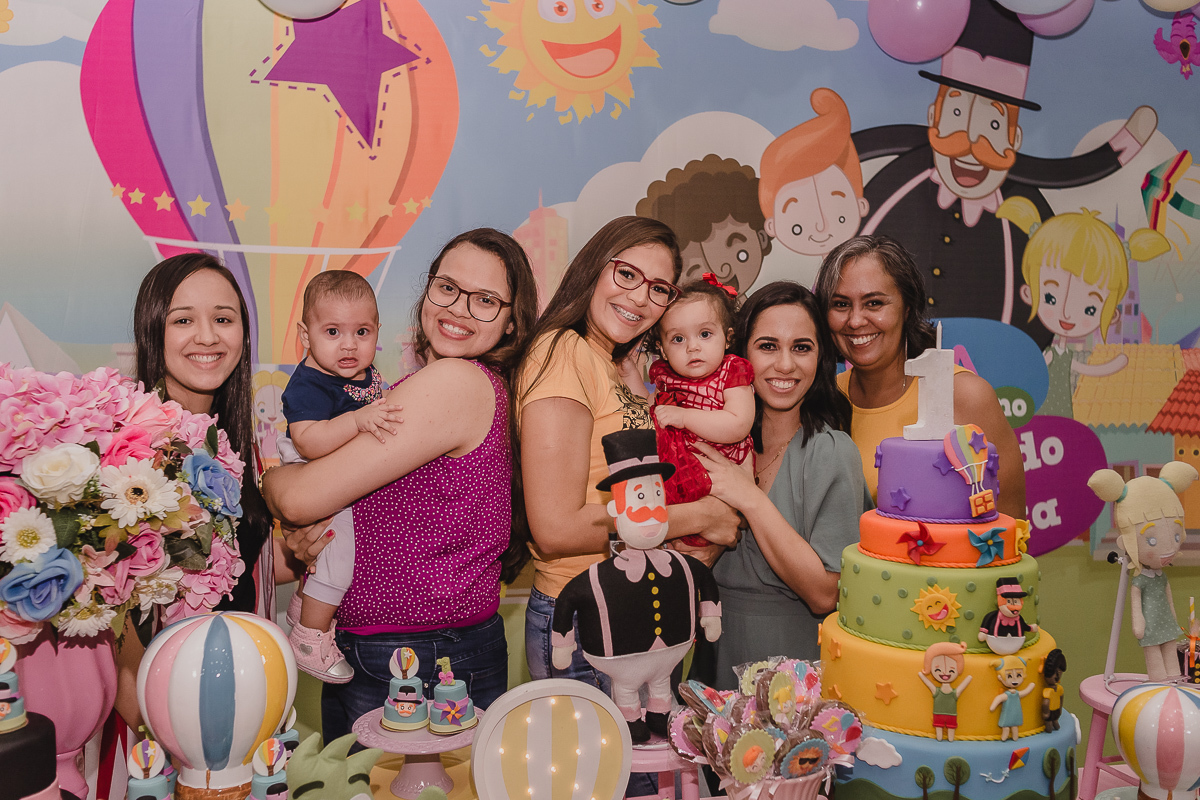 Foto na mesa do bolo no Buffet Magic Time na cidade de Praia Grande, no estado de São Paulo