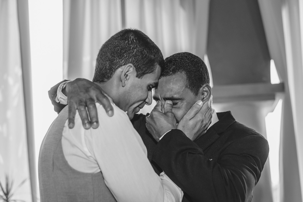 Foto da Emoção do pai e do noivo na festa  - Hípica de Itanhaém - fotografia Cia P&B Produções