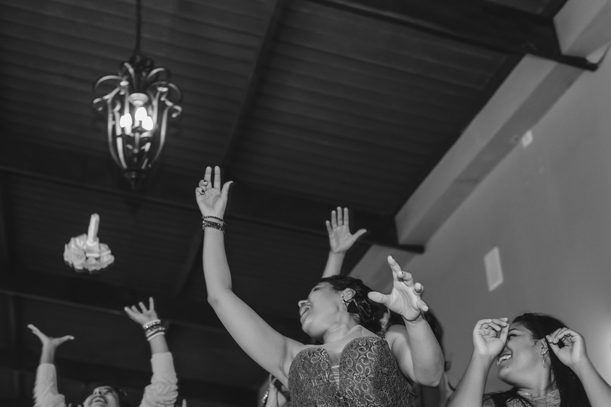 Foto do Buquê voando na festa - Hípica de Itanhaém - fotografia Cia P&B Produções