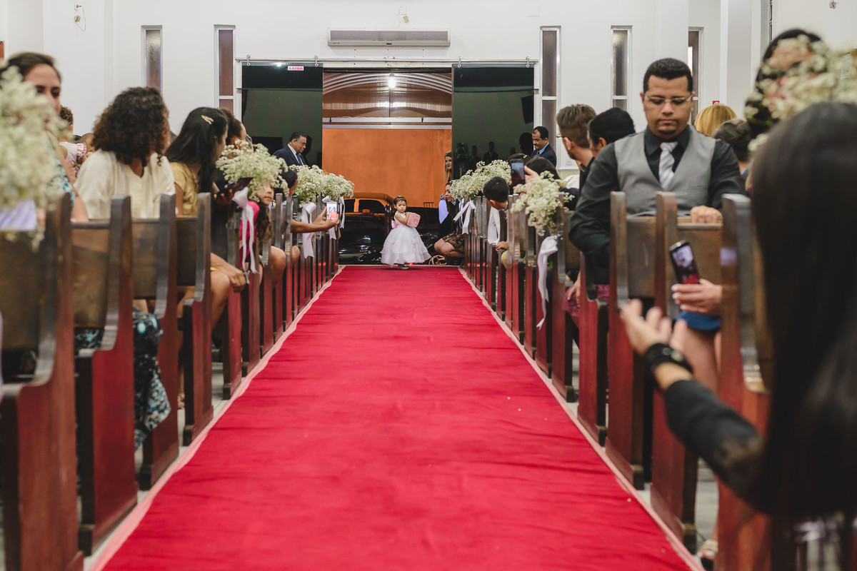 Entrada da daminha na igreja em Praia Grande - SP - - fotografia Cia P&B Produções 