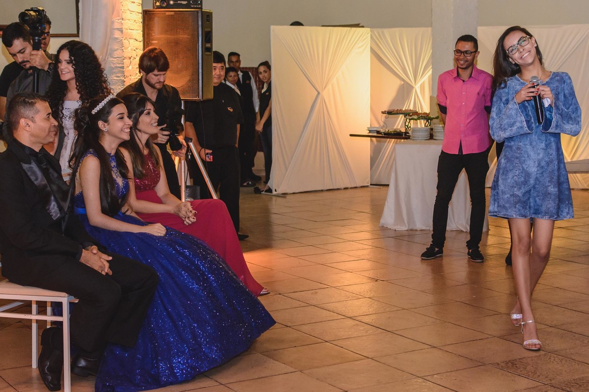 Foto do depoimento da amiga na festa de debutante - fotografia Cia P&B Produções - Buffet Maravale - Praia Grande - SP