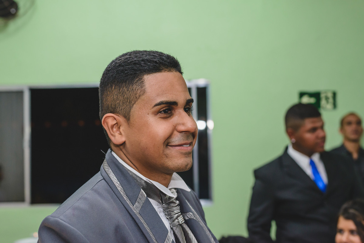 Foto do noivo esperando a noiva chegar no casamento- Mongaguá - SP - fotografia Cia P&B Produções